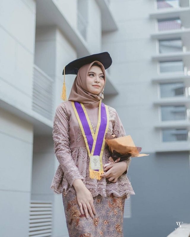Model Kebaya Wisuda Modern Hijab - langkung.com
