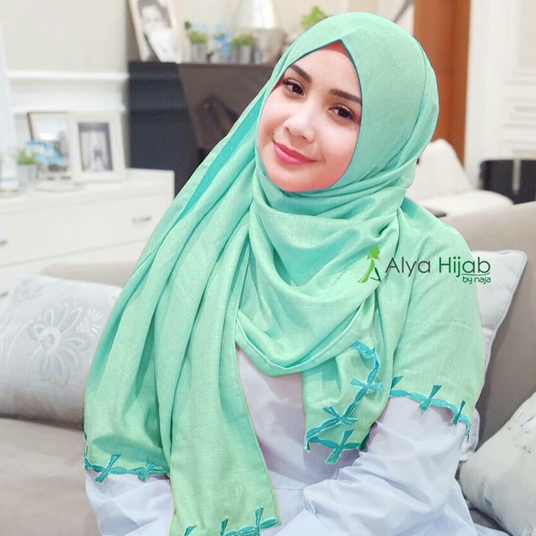 Model Hijab Untuk Wajah Bulat - langkung.com