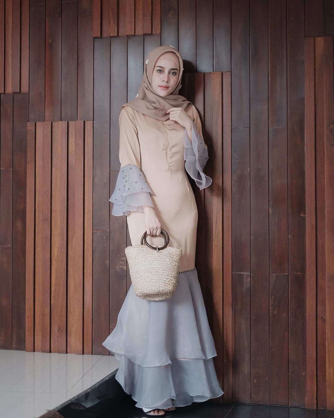 baju kondangan simple hijab dengan dress unik