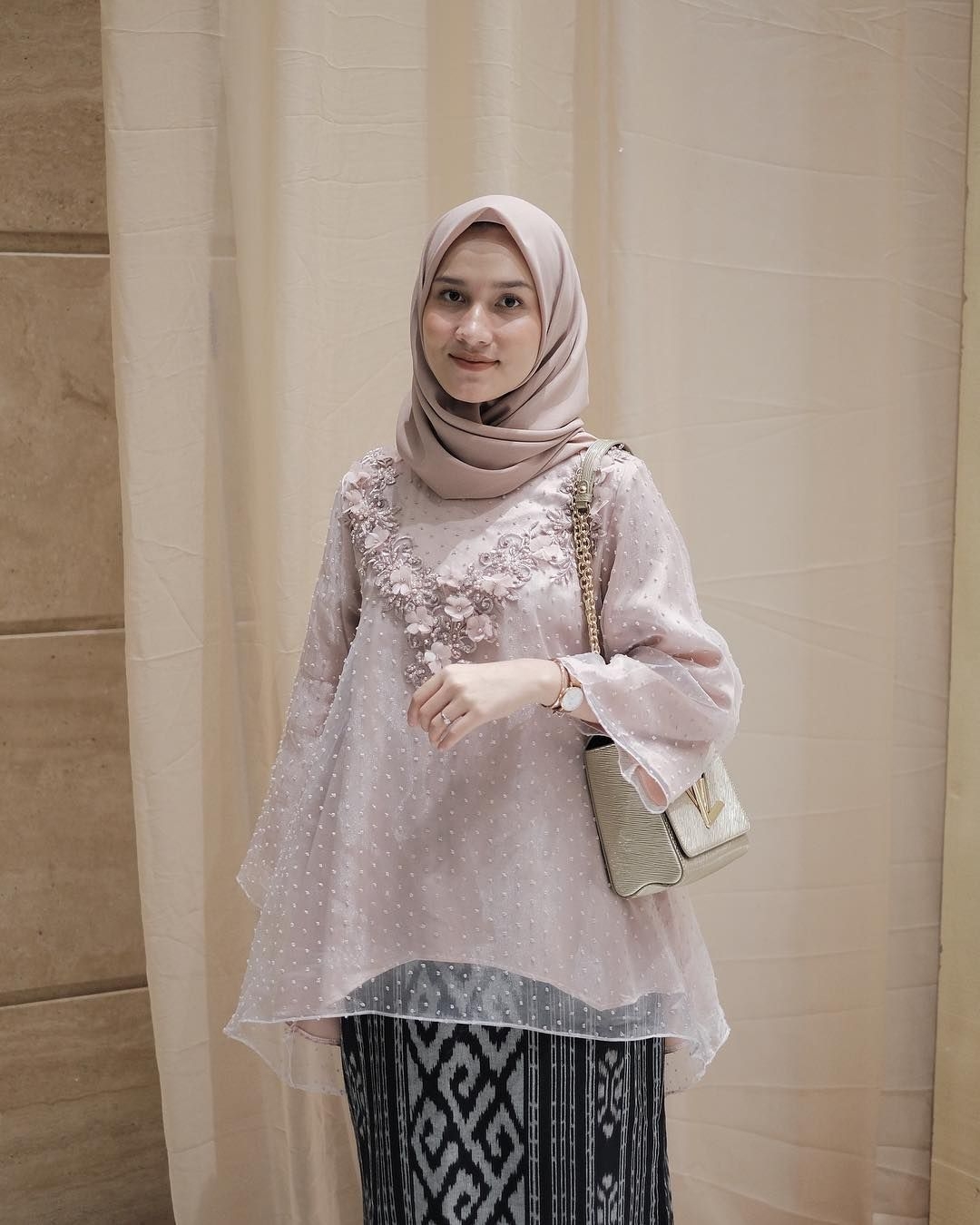 baju kondangan simple hijab dengan organza cantik 