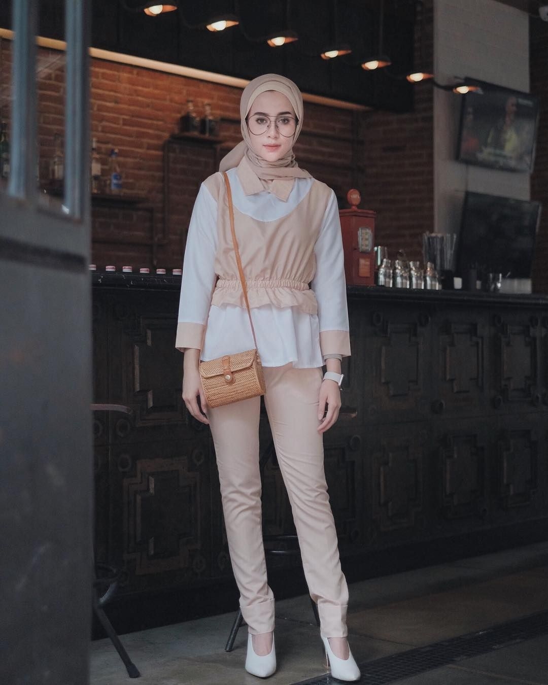 baju setelan celana hijab dengan pants coklat