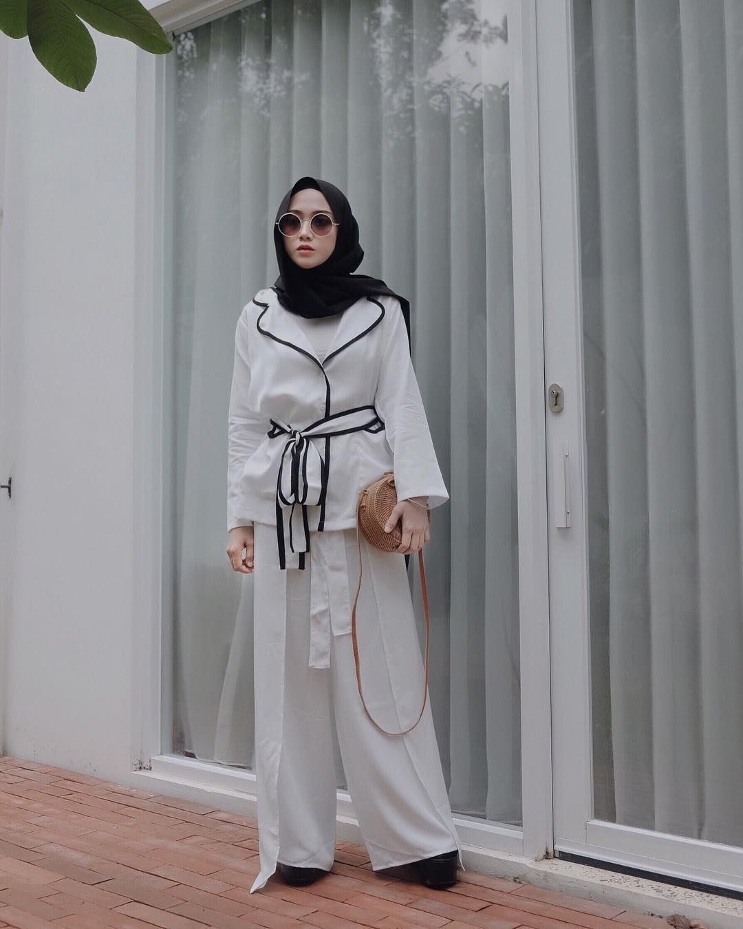 baju setelan celana hijab dengan setelan putih