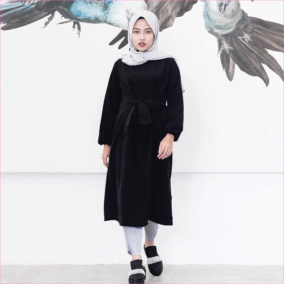 baju setelan celana hijab dengan warna monokrom