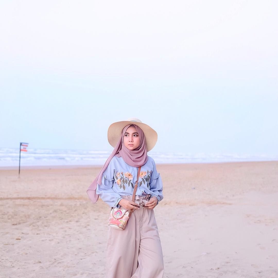 contoh style hijab ke pantai paling populer