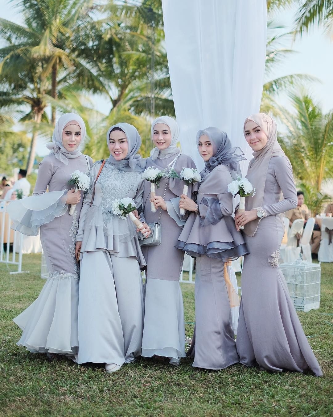 Dress perpaduan warna ungu dan abu abu untuk bridesmaid