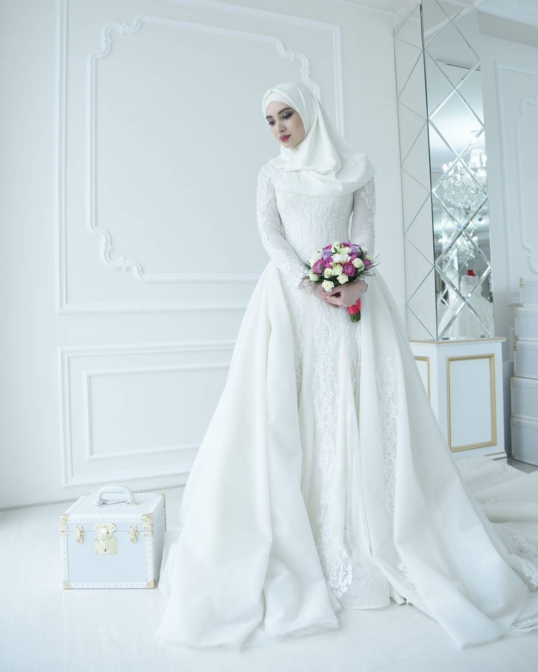 Gaun putih anggun