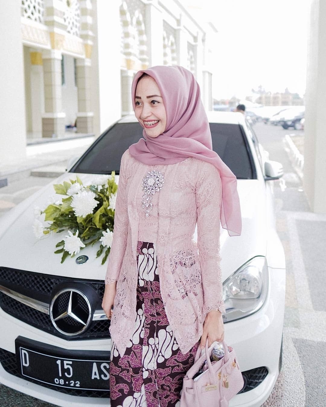 Kebaya kutu baru hijab dengan warna cantik