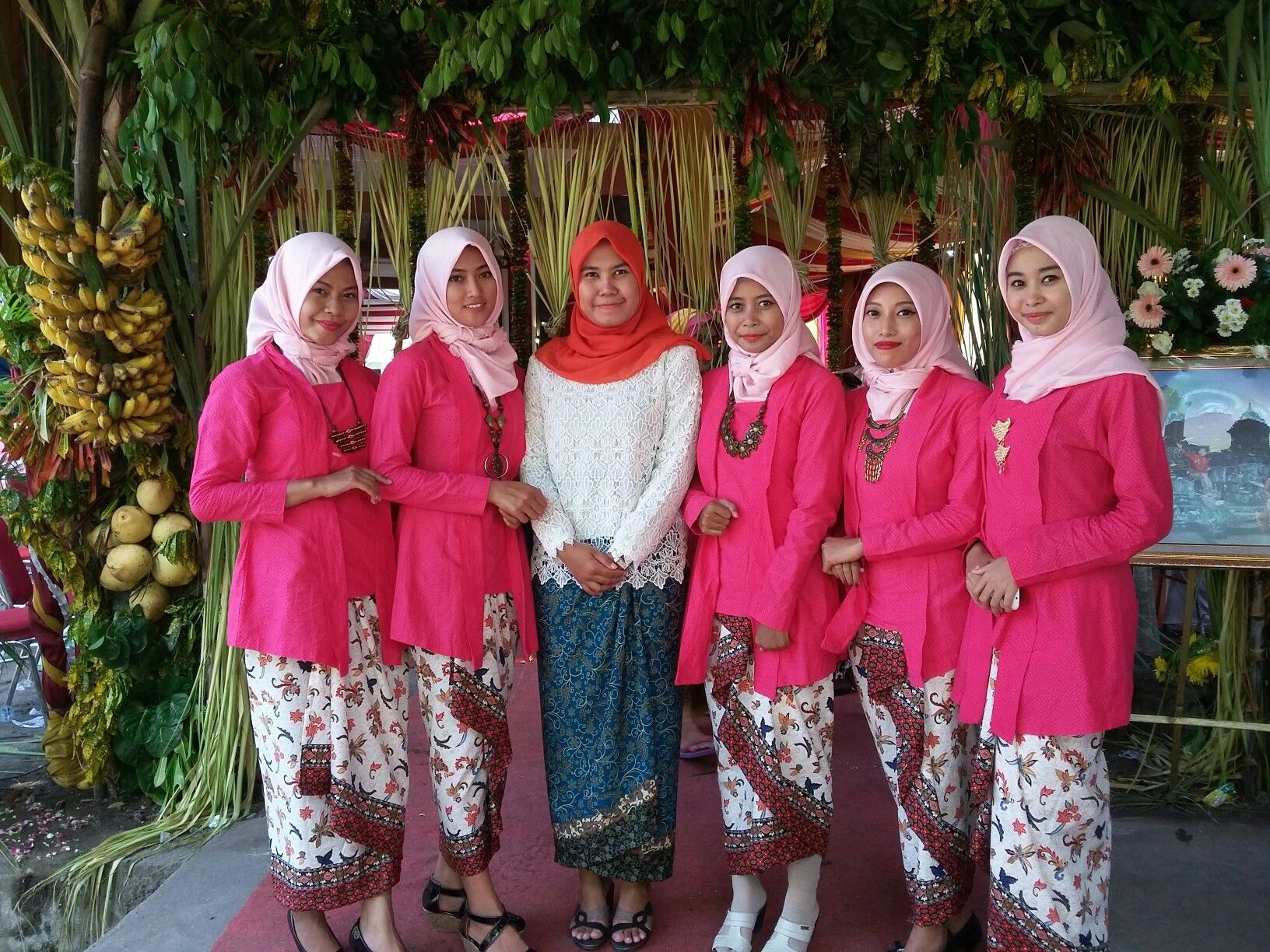Kebaya kutu baru hijab untuk bridesmaid