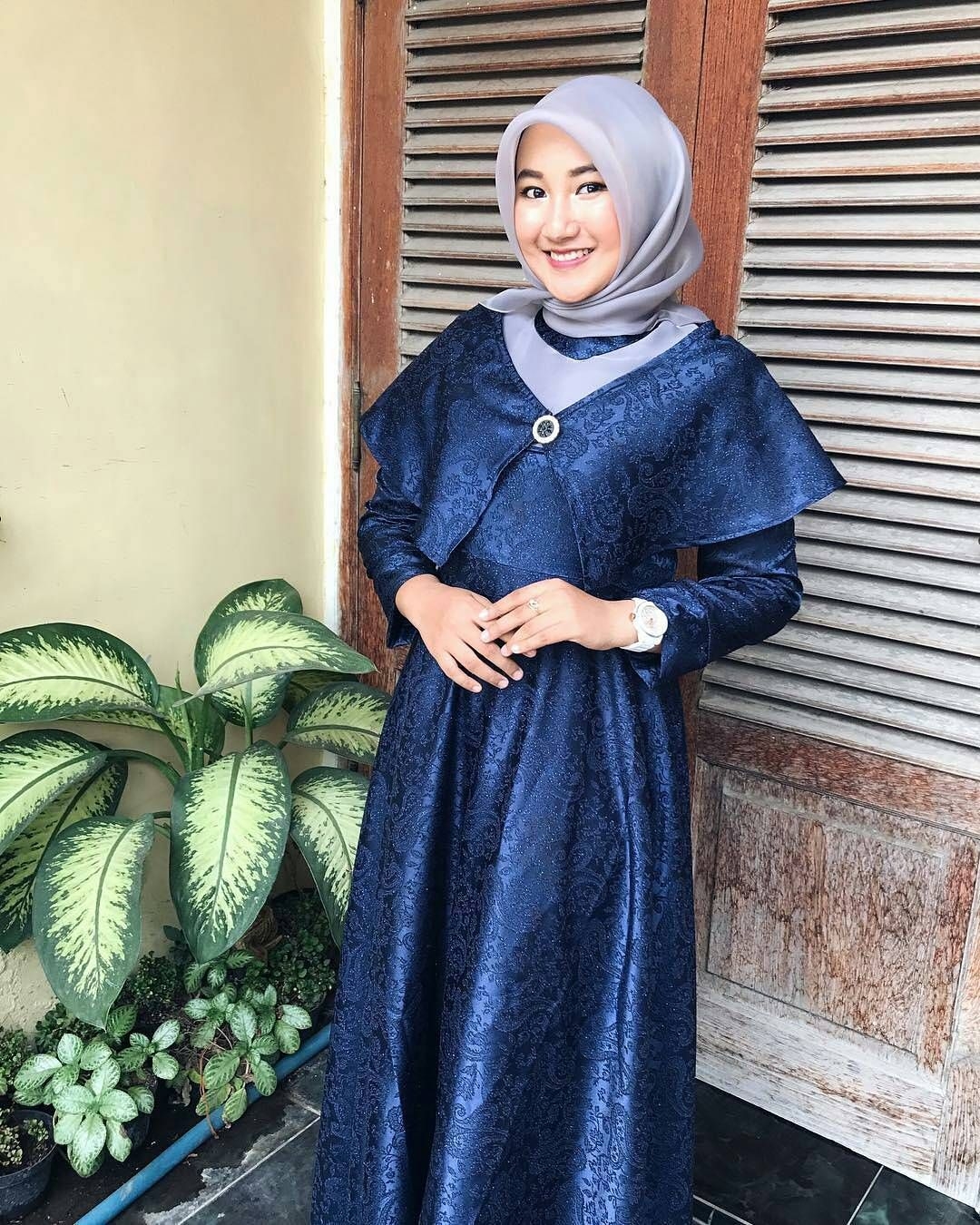 kebaya wisuda modern hijab dengan dress yang modis
