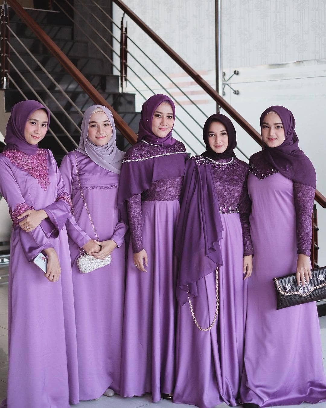 Seragam bridesmaid warna ungu