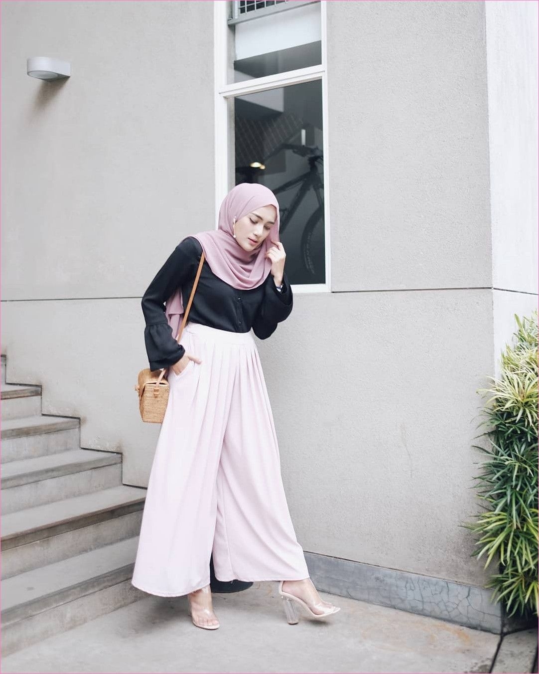 Style baju hijab simple dengan celana kulot