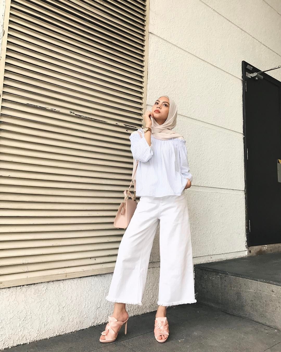 Style baju hijab simple dengan gaya chic