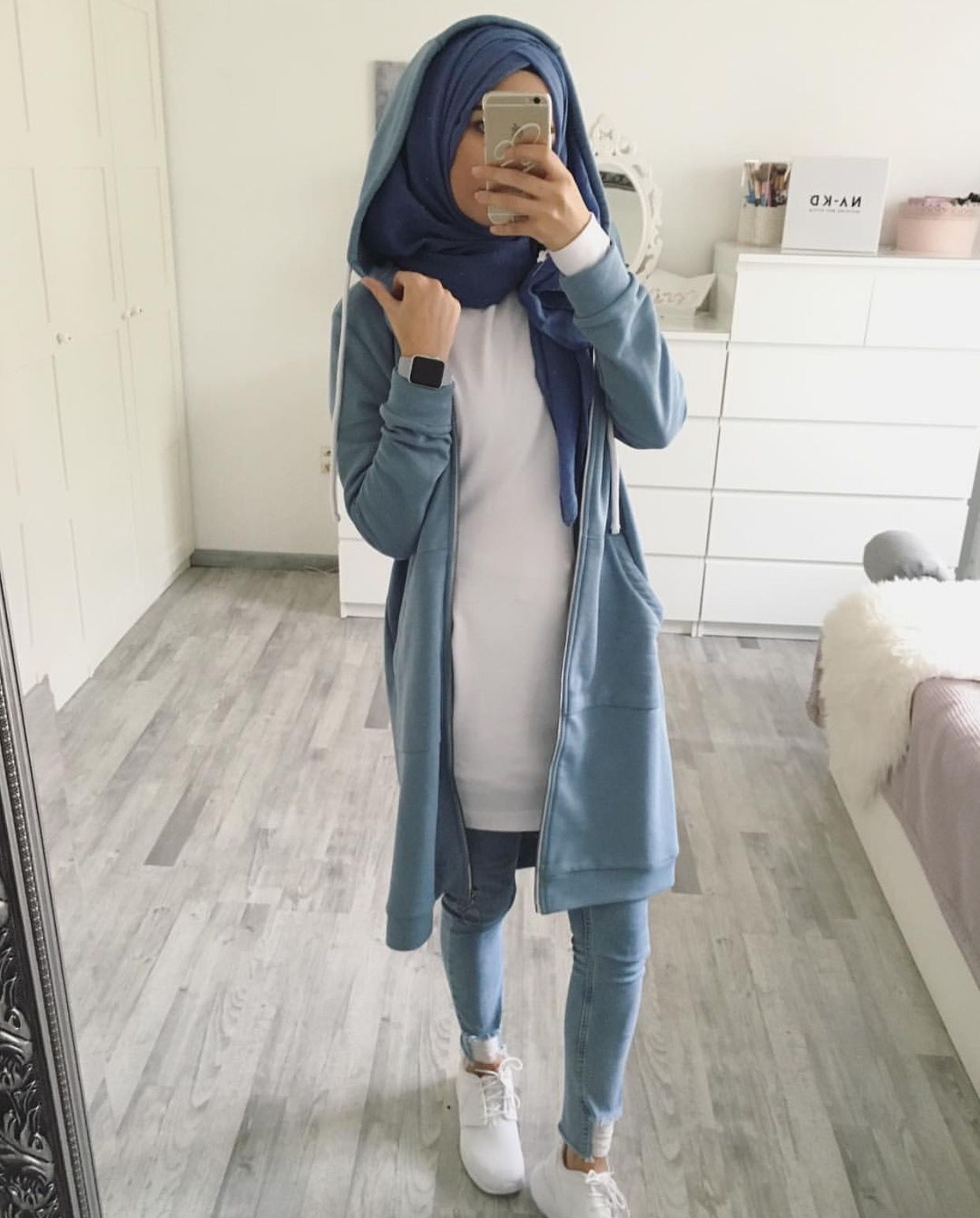 Style baju hijab simple dengan hoodie