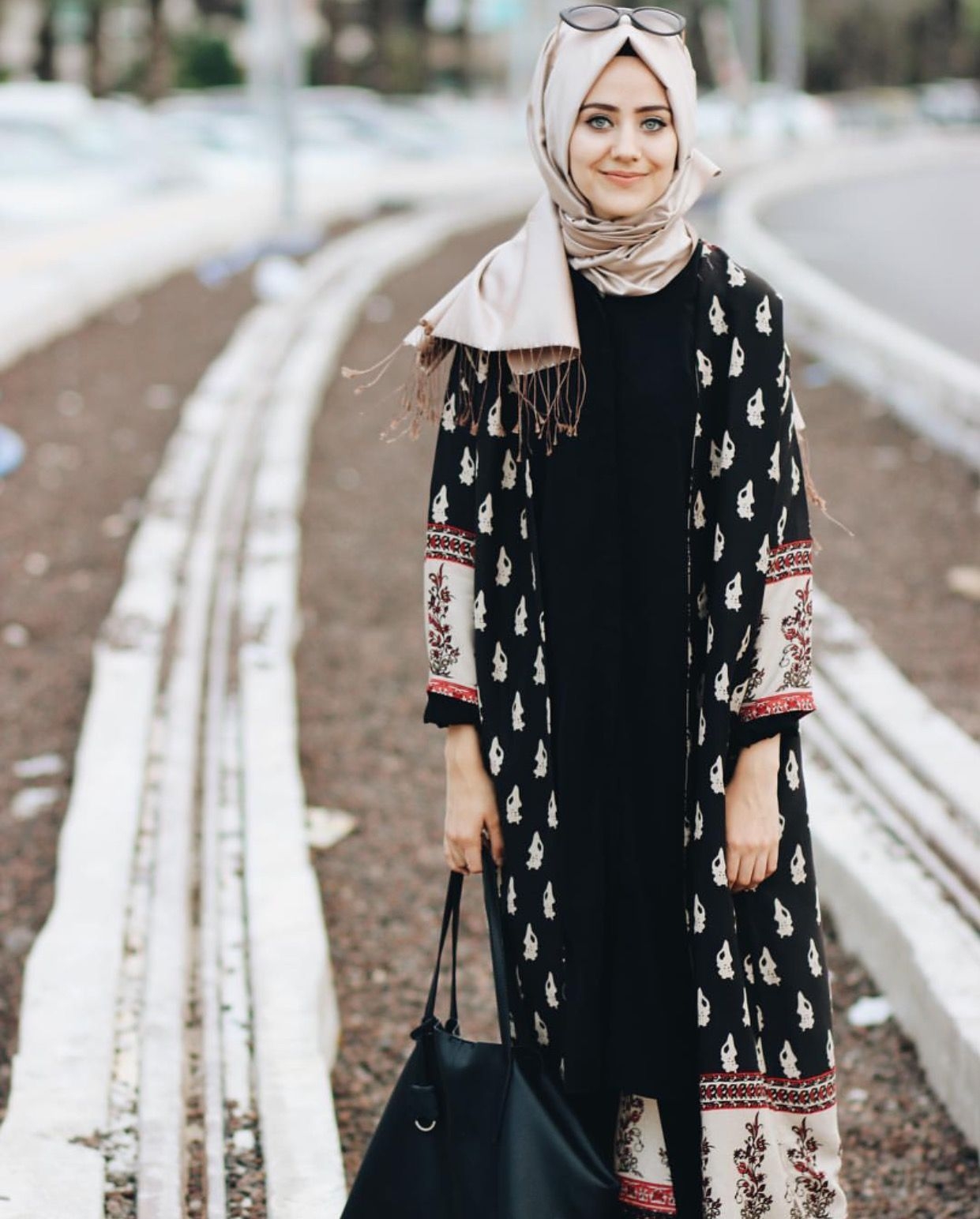 Style baju hijab simple dengan long outer