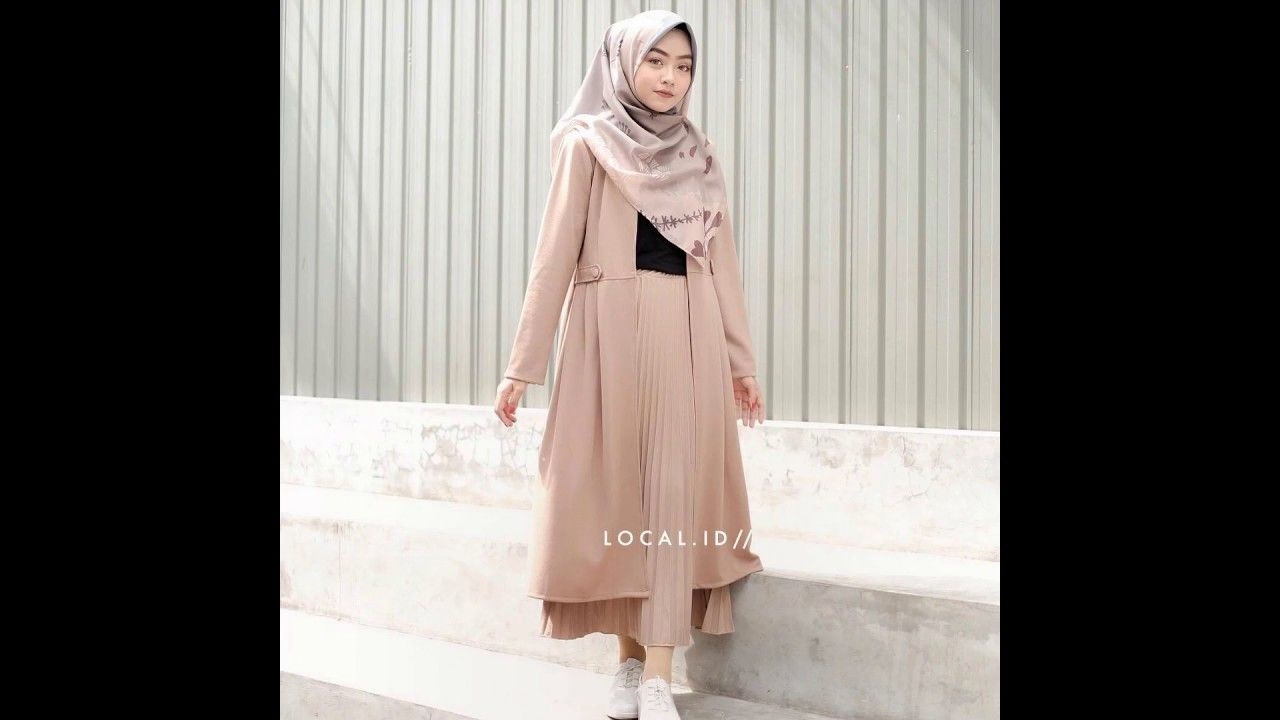 Style baju hijab simple dengan rok plisket