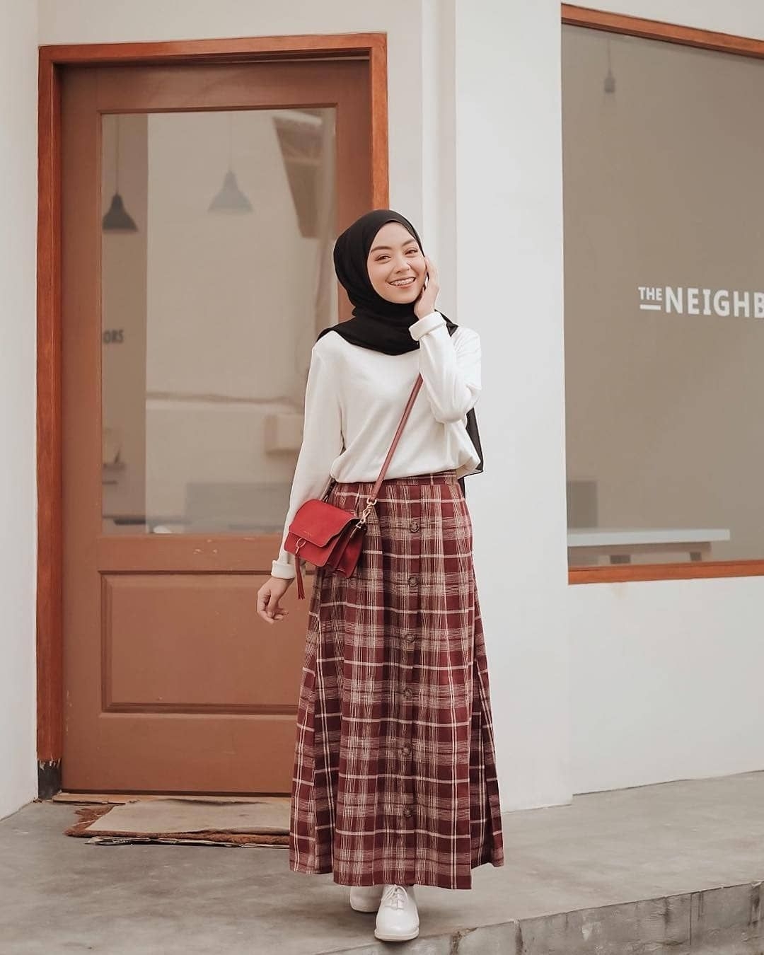 Style baju hijab simple dengan skirt motif