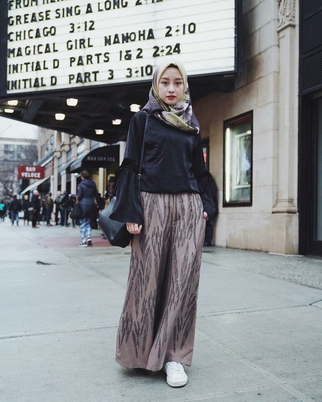 Style baju hijab simple dengan tema dark