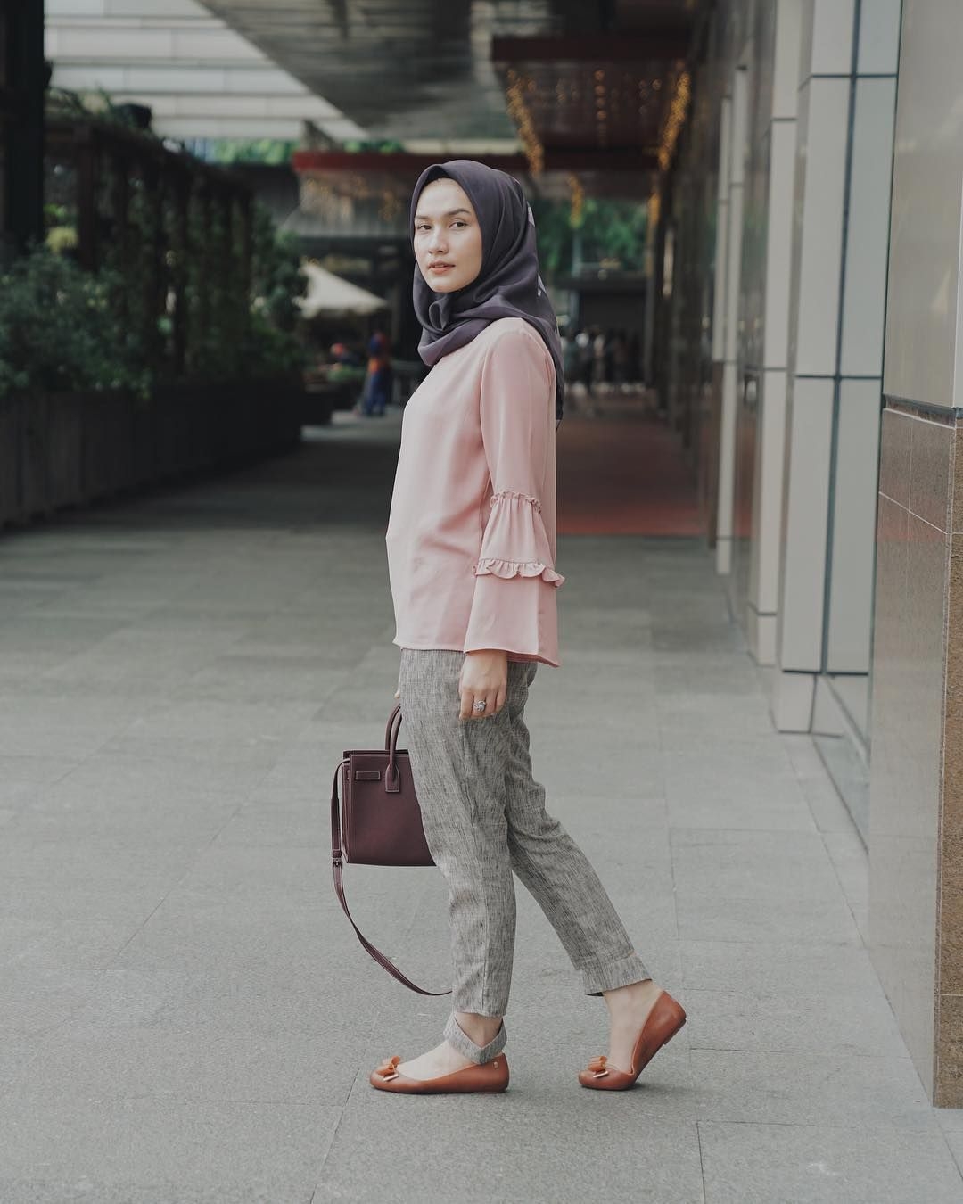 Style baju hijab simple untuk jalan jalan