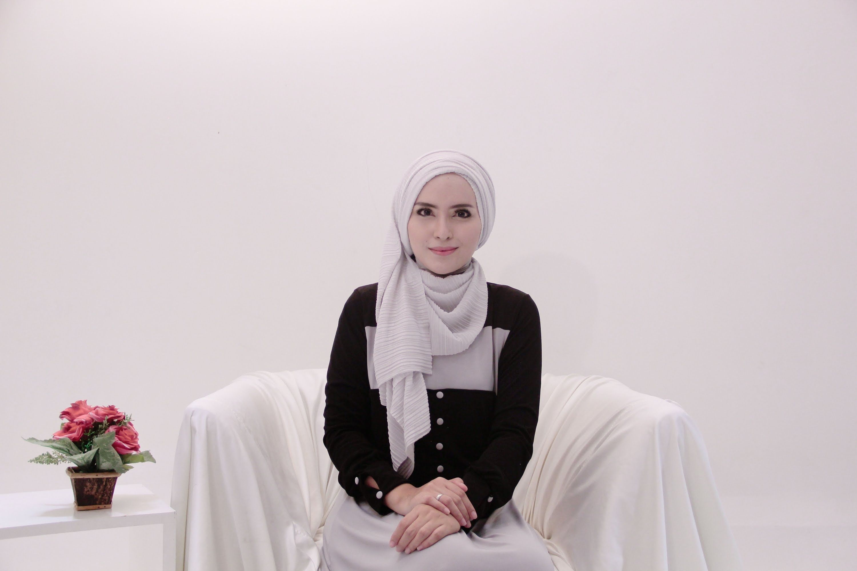 tutorial hijab pashmina satin agar terlihat menawan