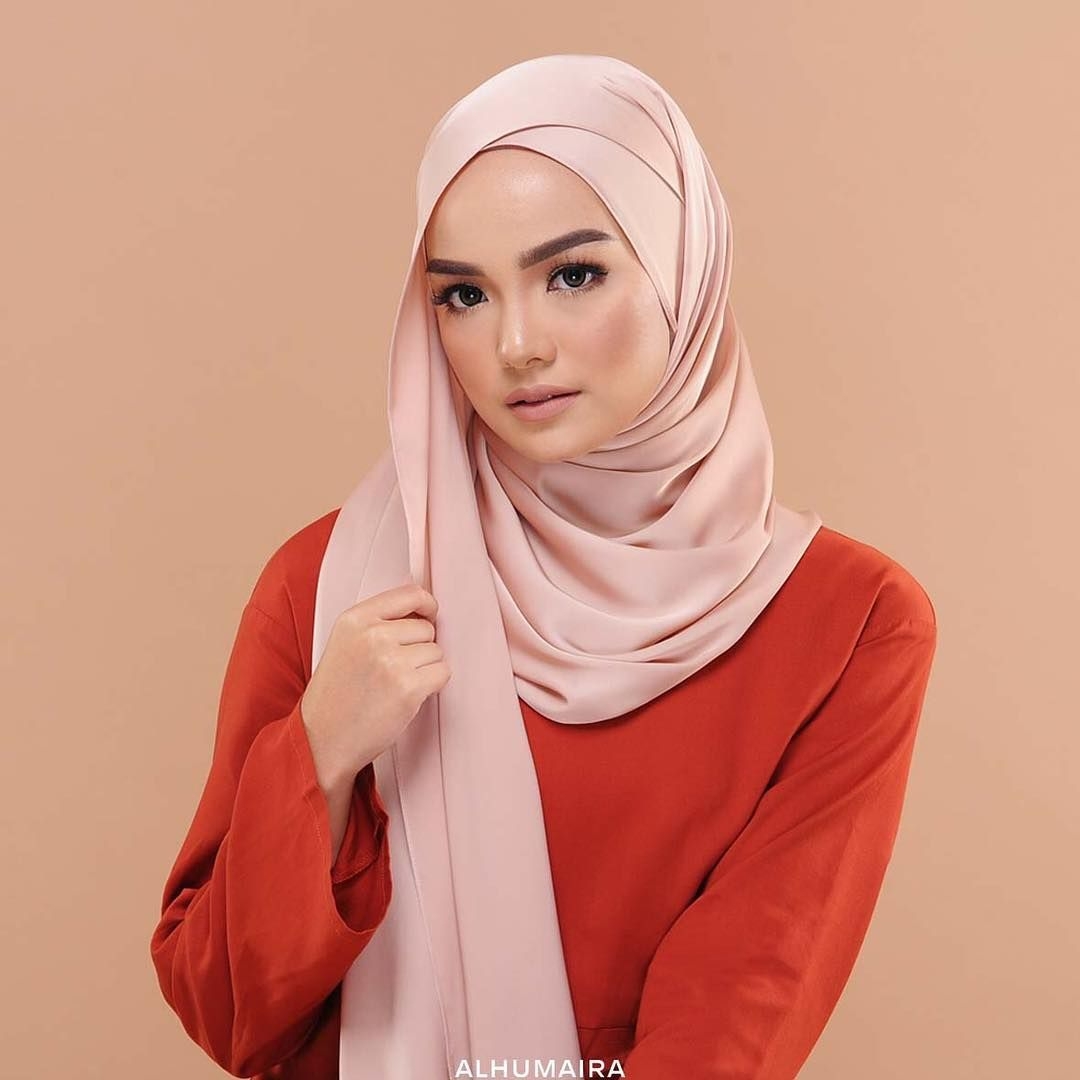 tutorial hijab pashmina satin dengan kesan tumpuk