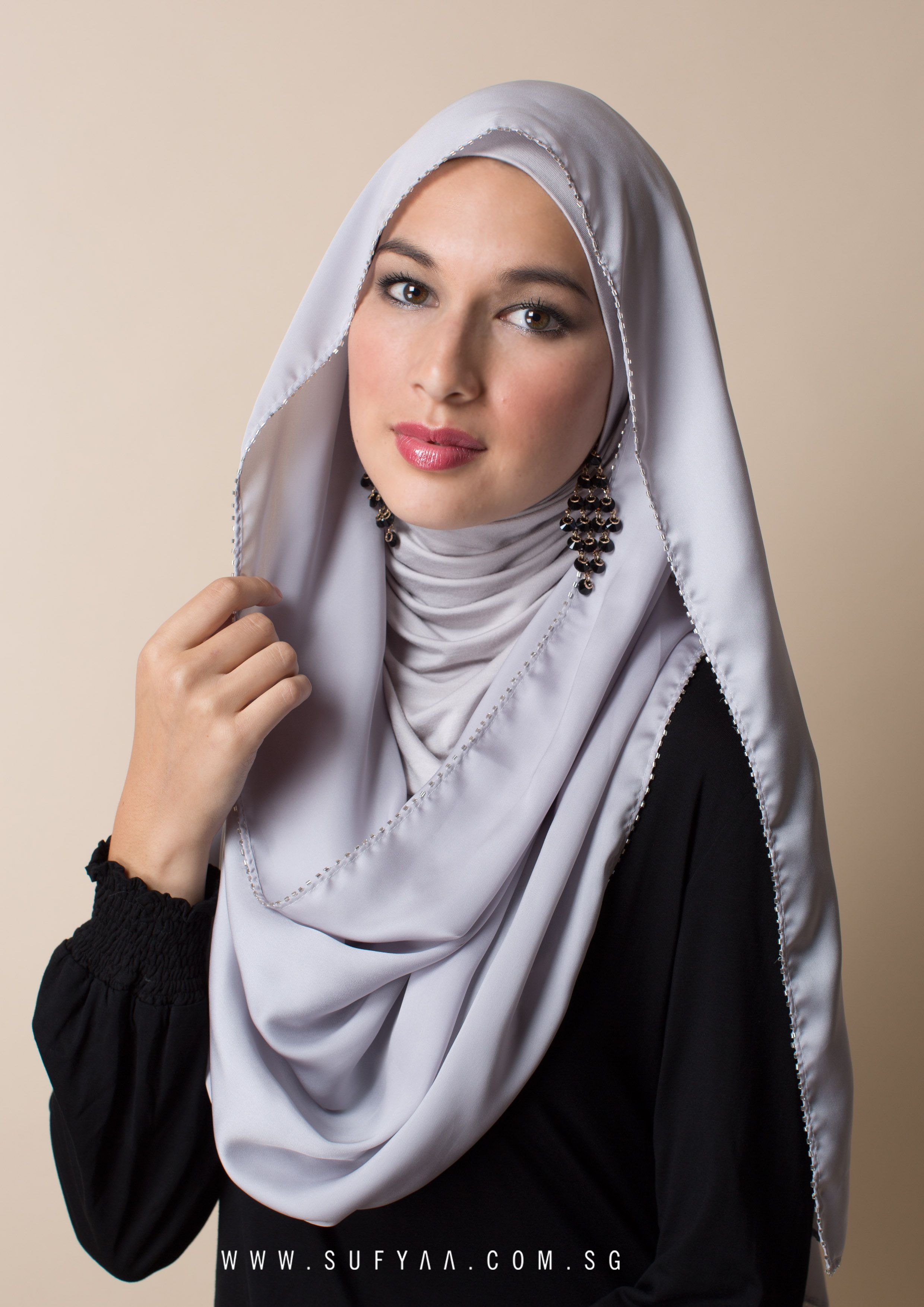 tutorial hijab pashmina satin untuk hari raya