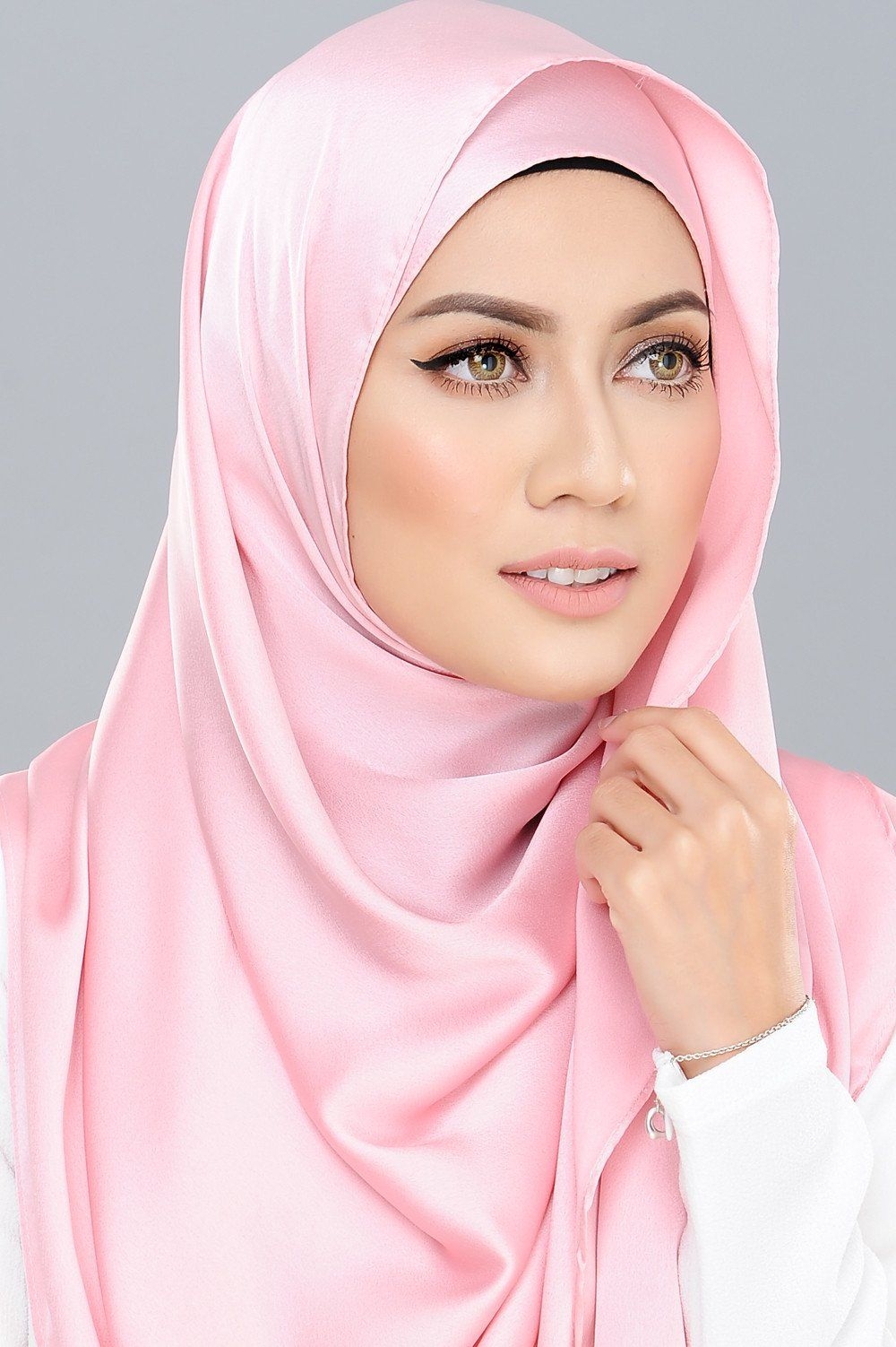 tutorial hijab pashmina satin untuk kulit putih