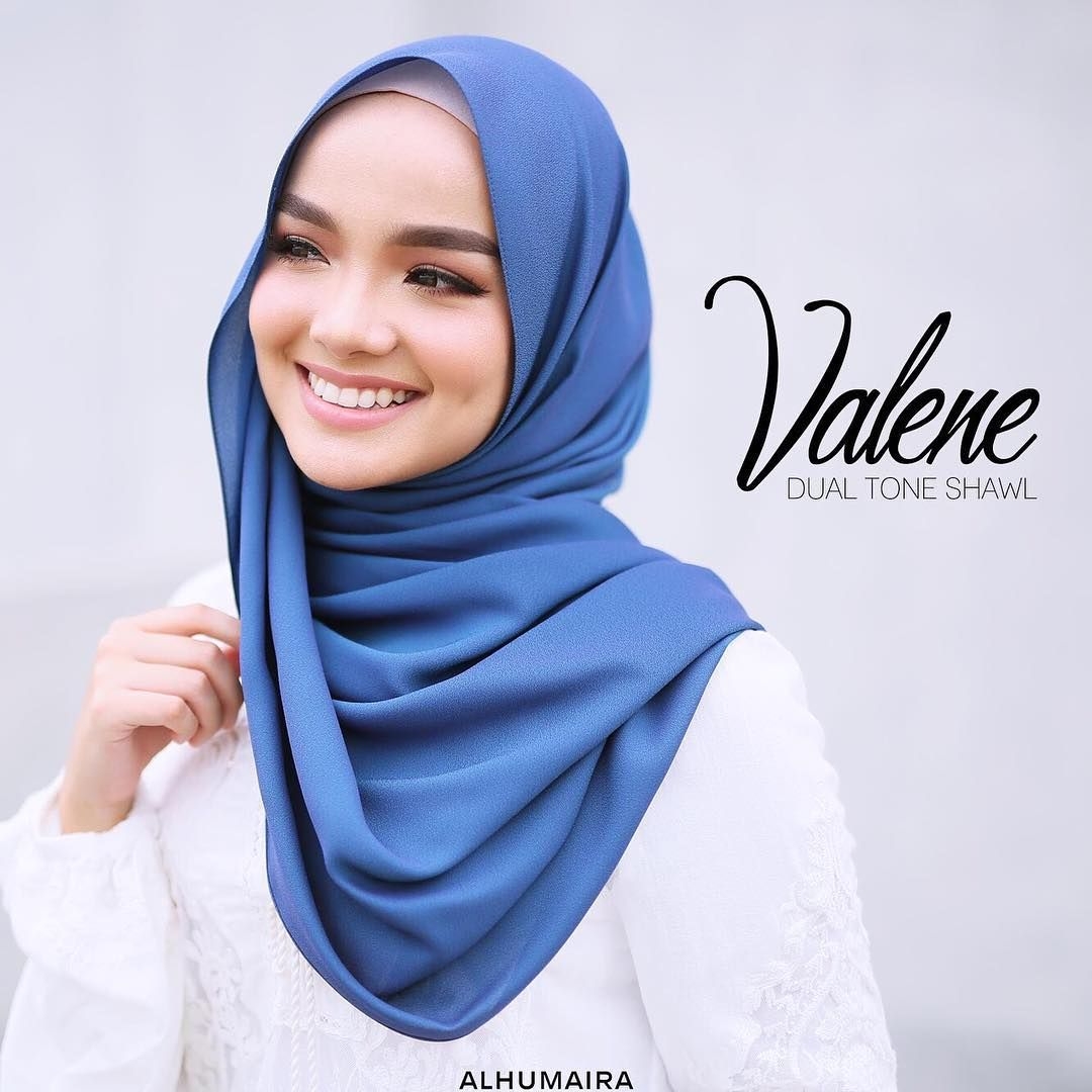 tutorial hijab pashmina satin untuk yang berdahi lebar