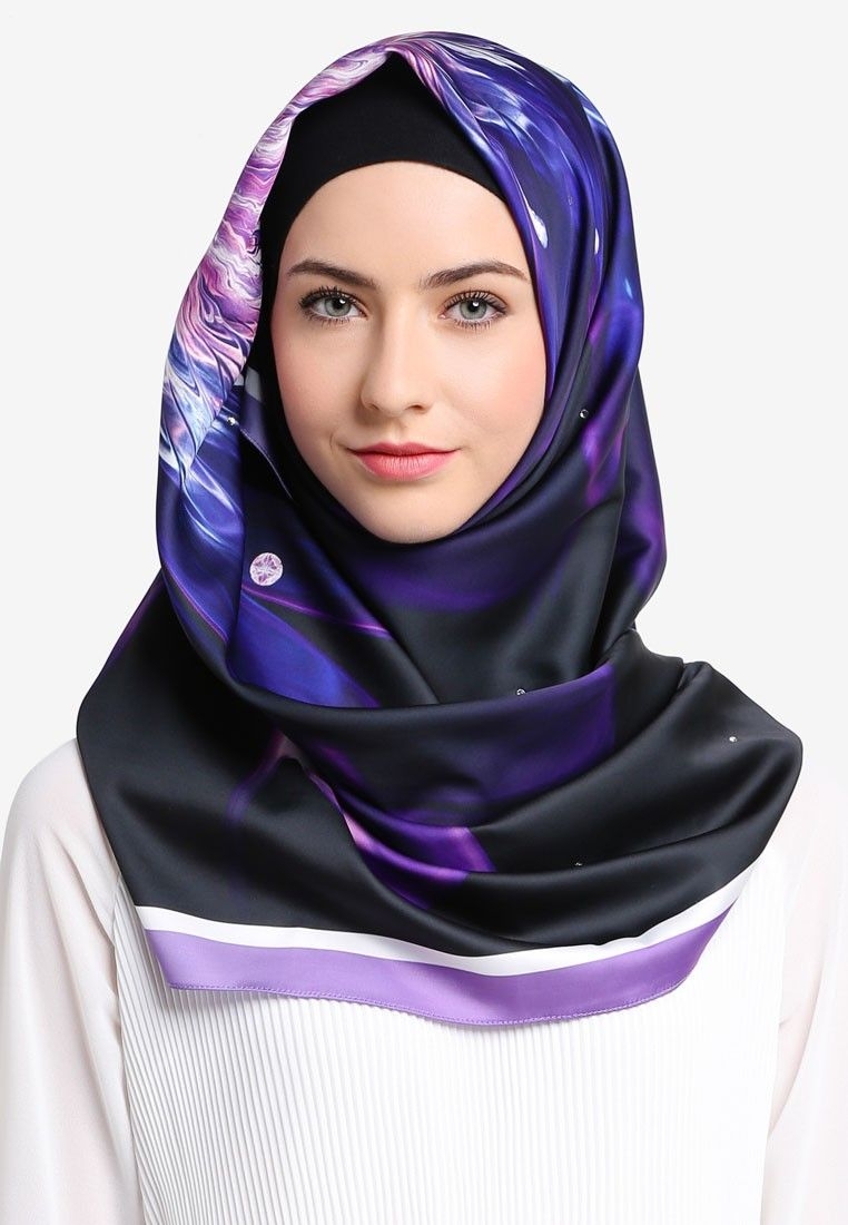tutorial hijab pashmina satin yang bermotif