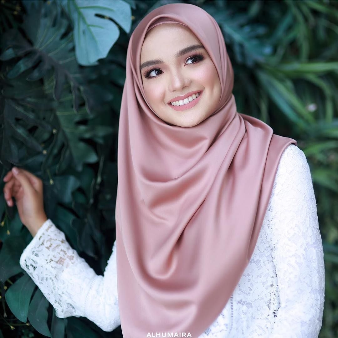 tutorial hijab pashmina satin yang menutup dada