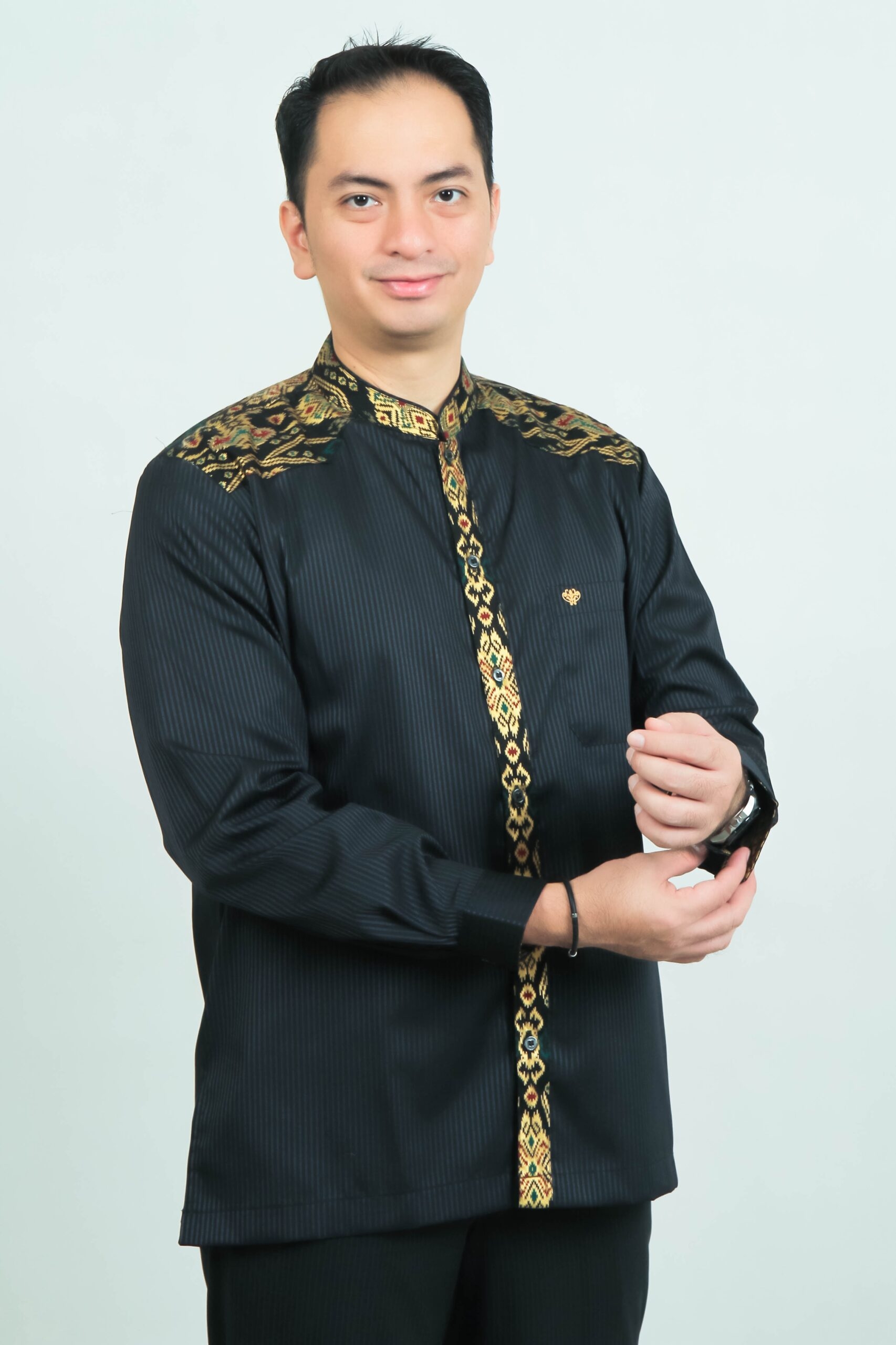 ️ 29 Model Baju Batik Pria Terbaru Pas Banget Untuk Lebaran
