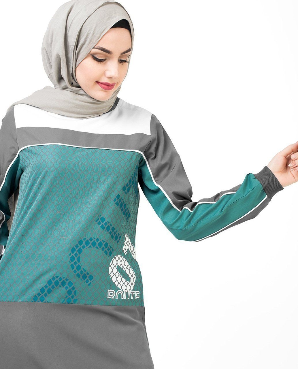 Мусульманский спортивный. Мусульманская одежда для женщин. Спортивный одежда женский мусульманский. Мусульманская спортивная одежда для женщин.