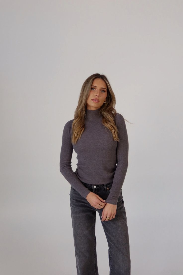 Classic Ribbed Turtleneck Sweater in Grey Large