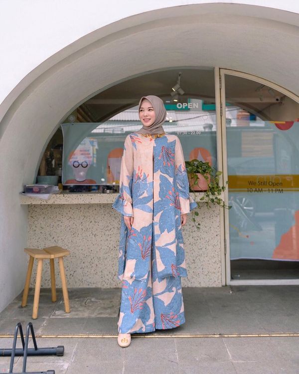 Contek Gaya Ayana Moon untuk OOTD Ramadan Tahun ini