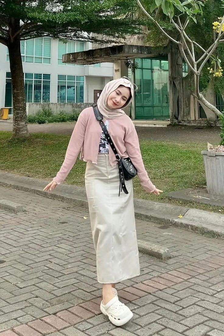 Perpaduan OOTD Hijab Remaja Rok Cargo Trend Kekinian